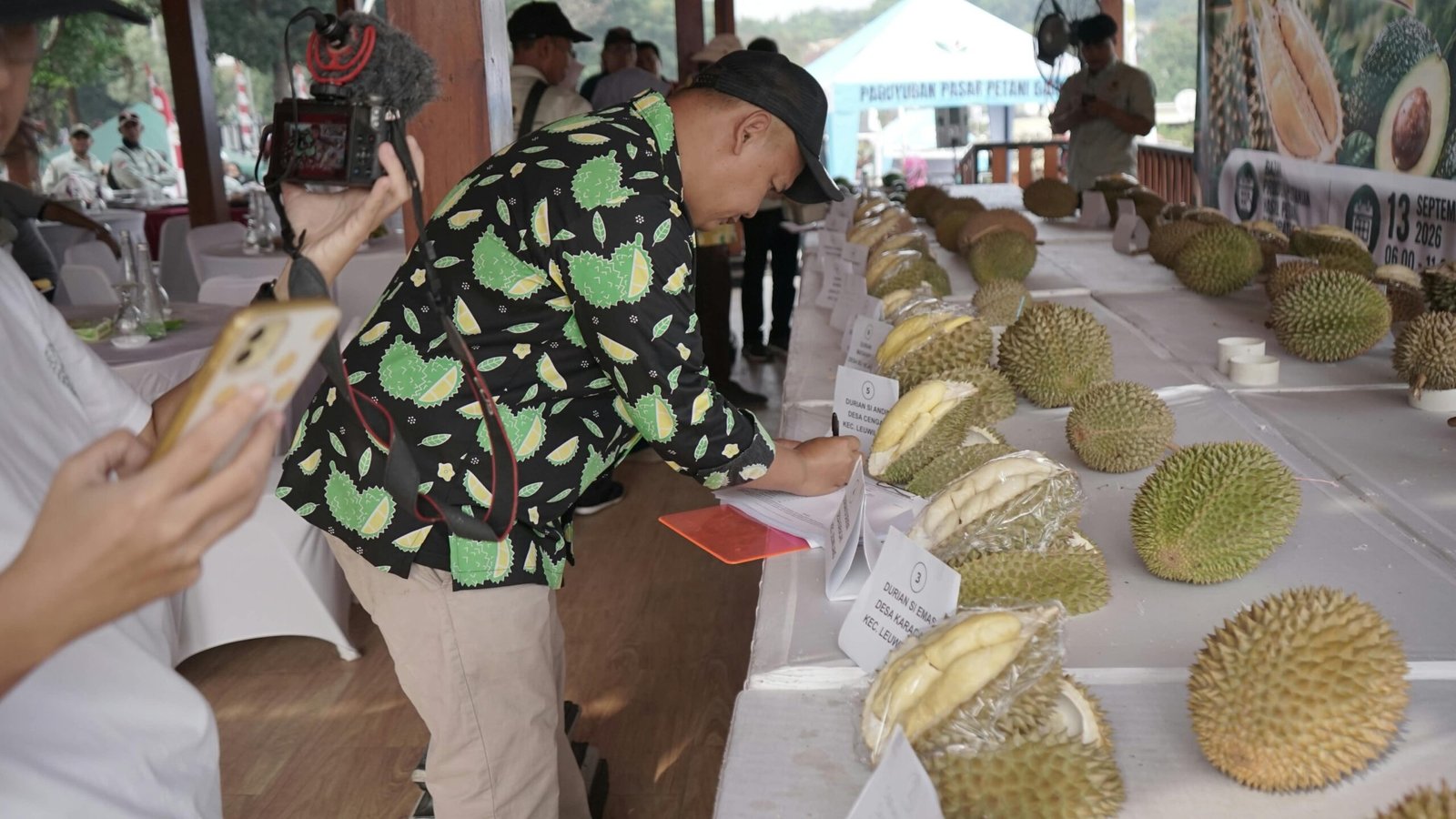 Festival Raja dan Ratu Buah Bogor Jadi Penggerak Ekonomi Petani Lokal