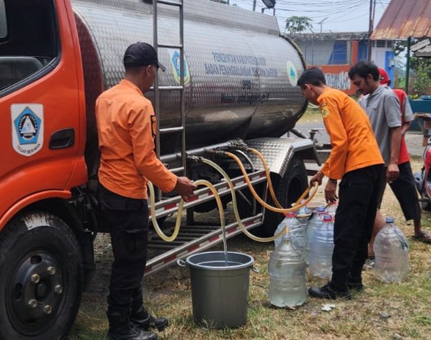 Kekeringan di Ciampea, BPBD Salurkan Air Bersih ke Warga