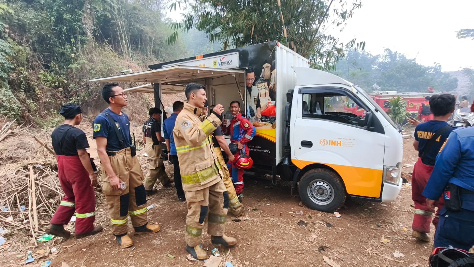 Dukung Petugas Padamkan Kebakaran TPA Galuga, Dinsos Bogor Turunkan Dapur Umum