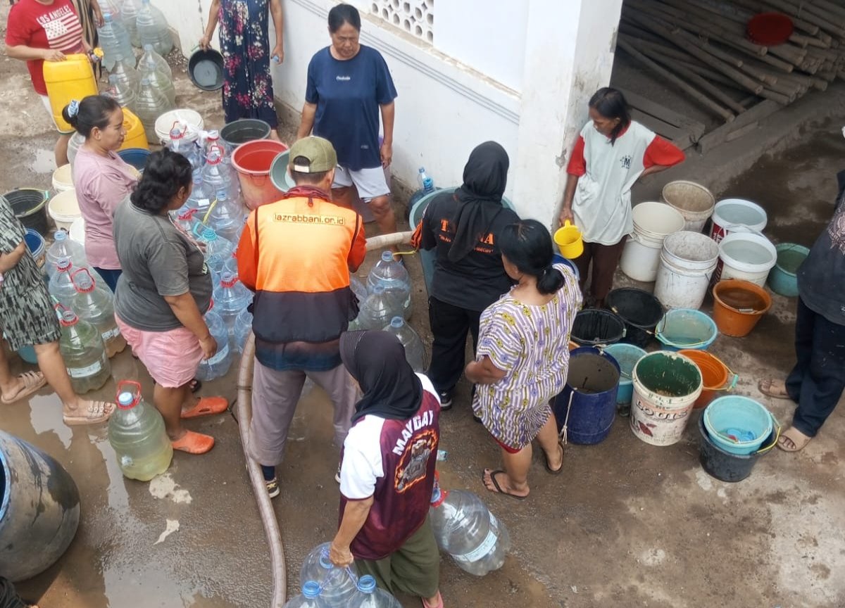 Kekeringan Melanda Jonggol, Pemkab Bogor Salurkan 8.000 Liter Air Bersih