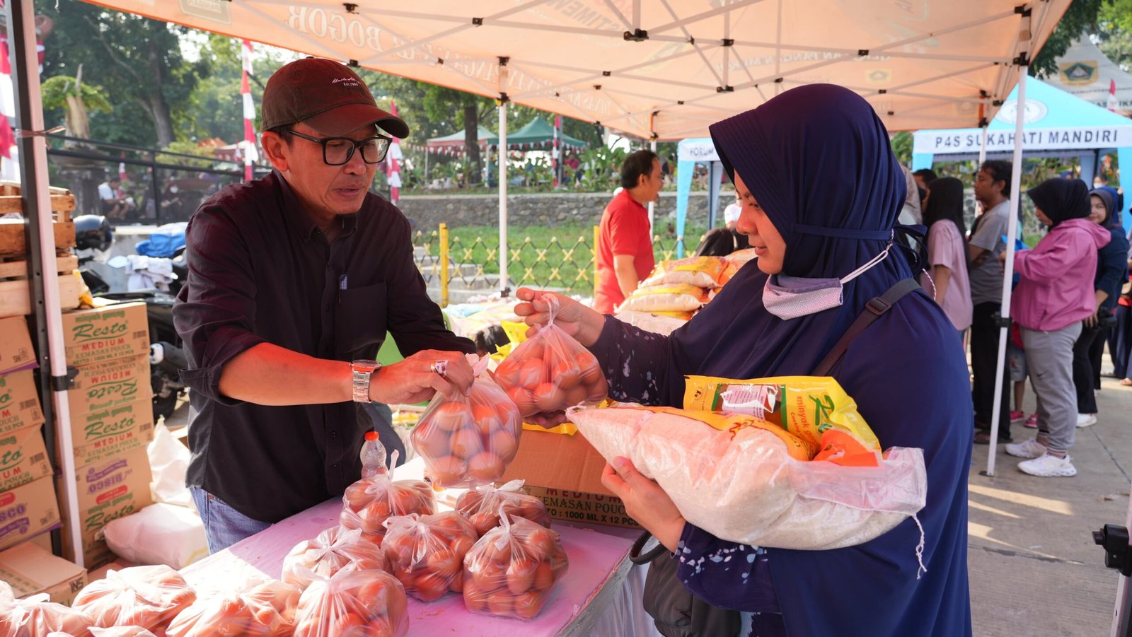 Belanja Pangan Murah di CFD Tegar Beriman Diserbu Warga