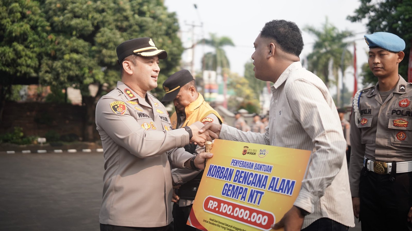 Polres Bogor Kirim Rp100 Juta untuk Warga Terdampak Bencana NTT