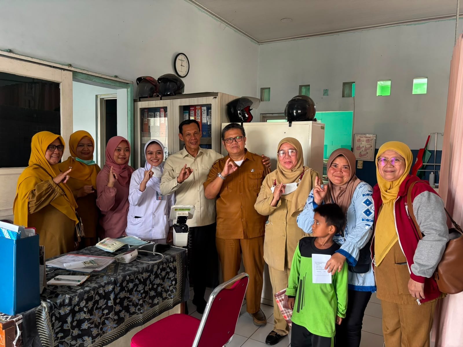 Hari Kejepit, Jaro Ade Cek Puskesmas Gunung Sindur