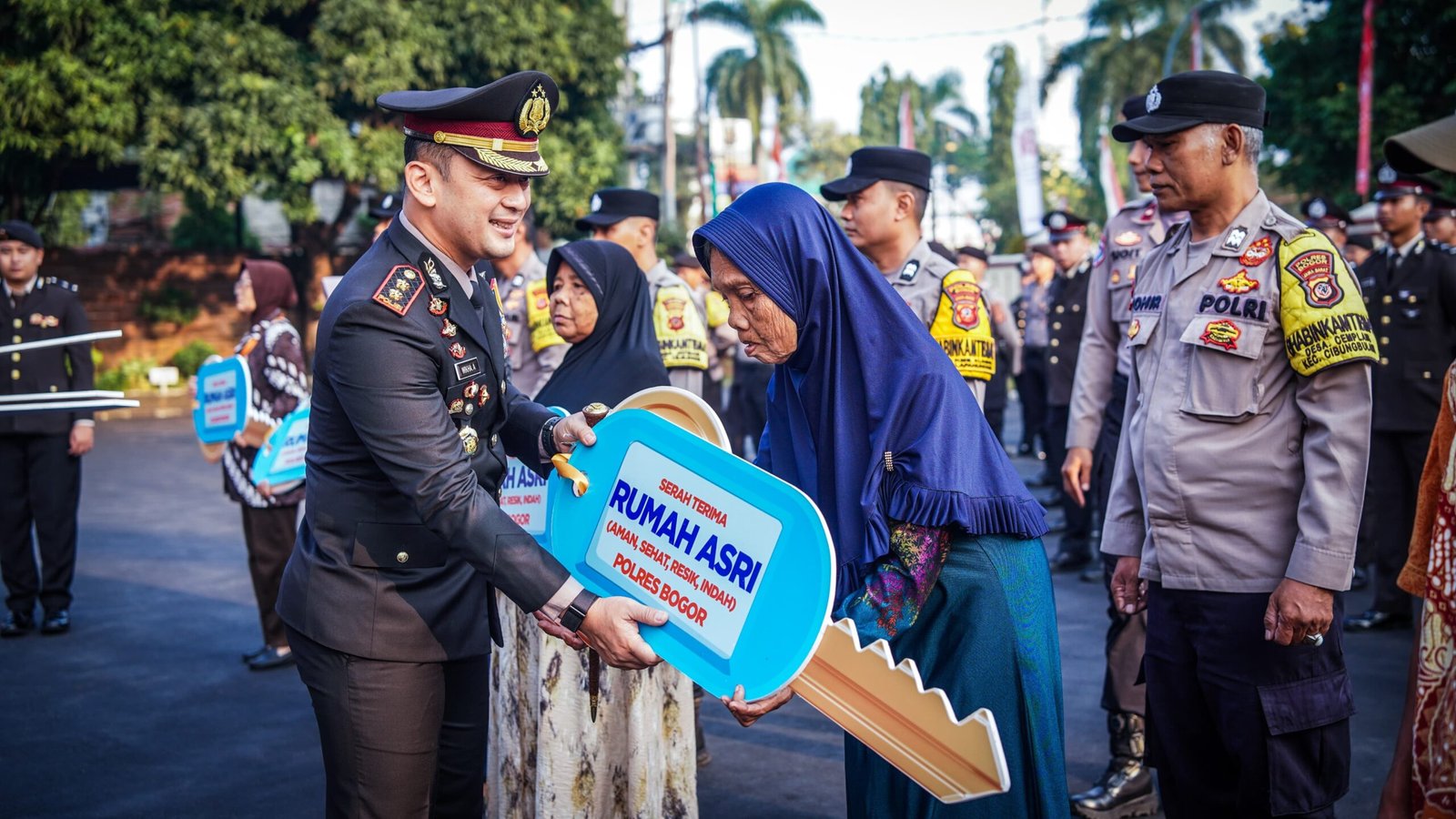 Kado HUT ke-81 RI, Polres Bogor Bedah 8 Rumah Warga Jadi Layak Huni