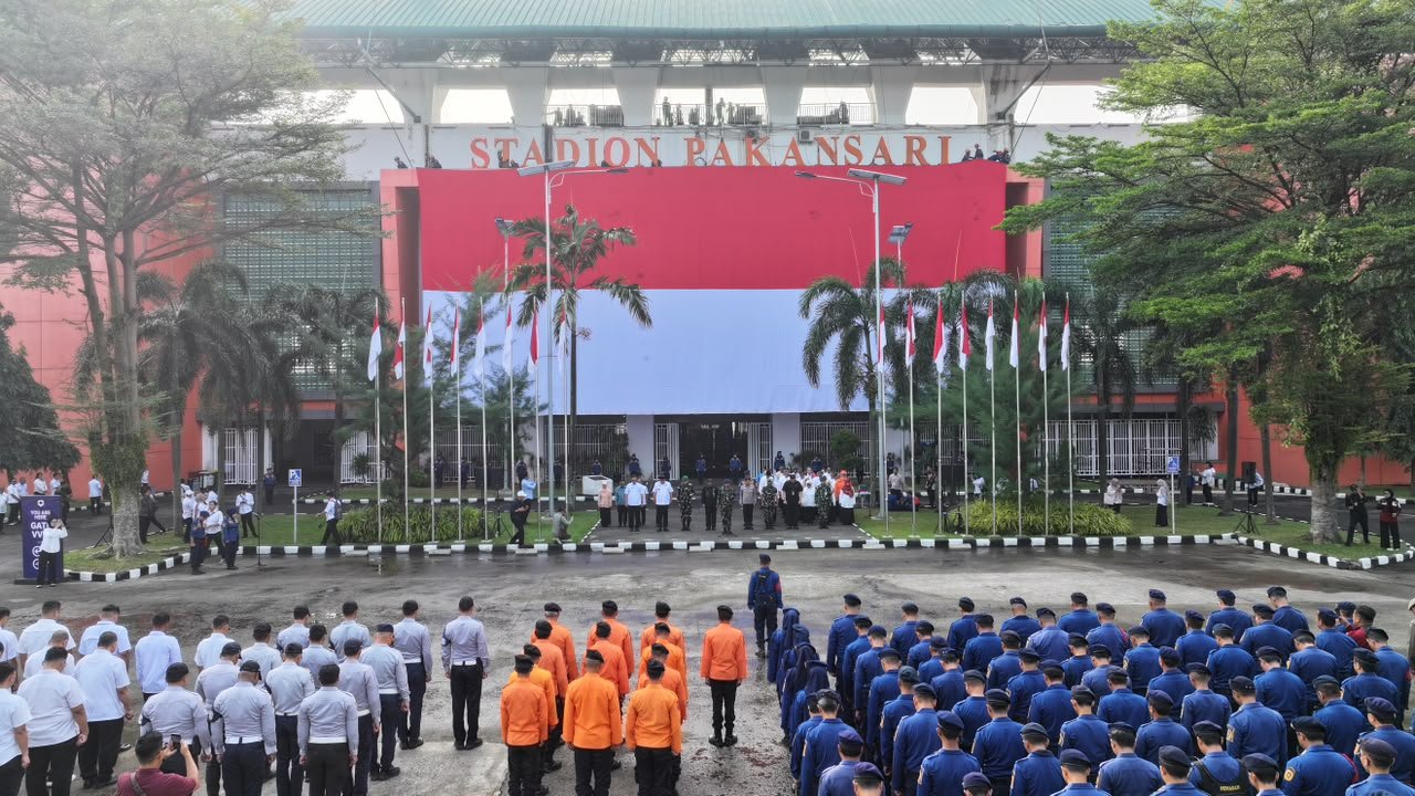Merah Putih Raksasa Berkibar di Pakansari, Rudy Susmanto Ingatkan Beratnya Perjuangan Kemerdekaan