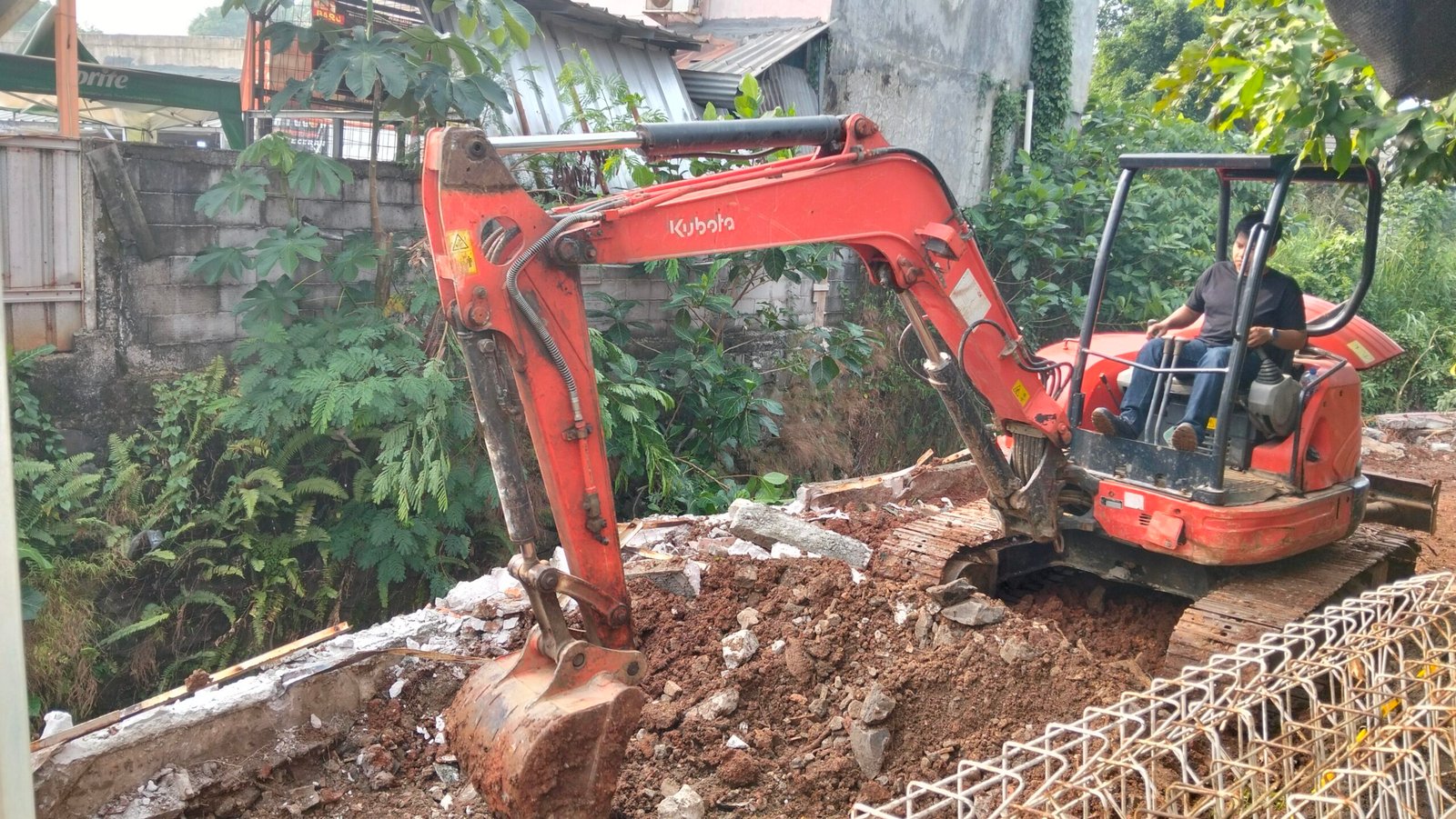 Patungan Demi Cegah Banjir, Warga RW 13 Puri Nirwana 2 Biayai Normalisasi Kali Sugutamu