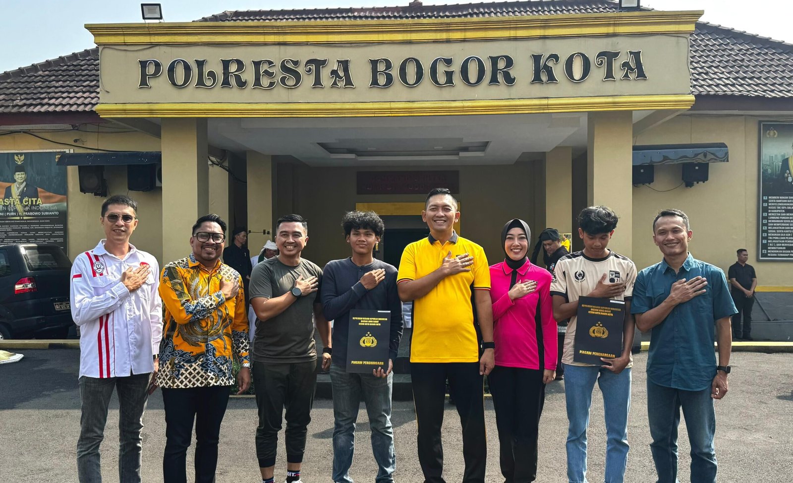 Hari Bhayangkara ke-80, Polresta Bogor Kota Beri Penghargaan Atlet Sepeda Berprestasi