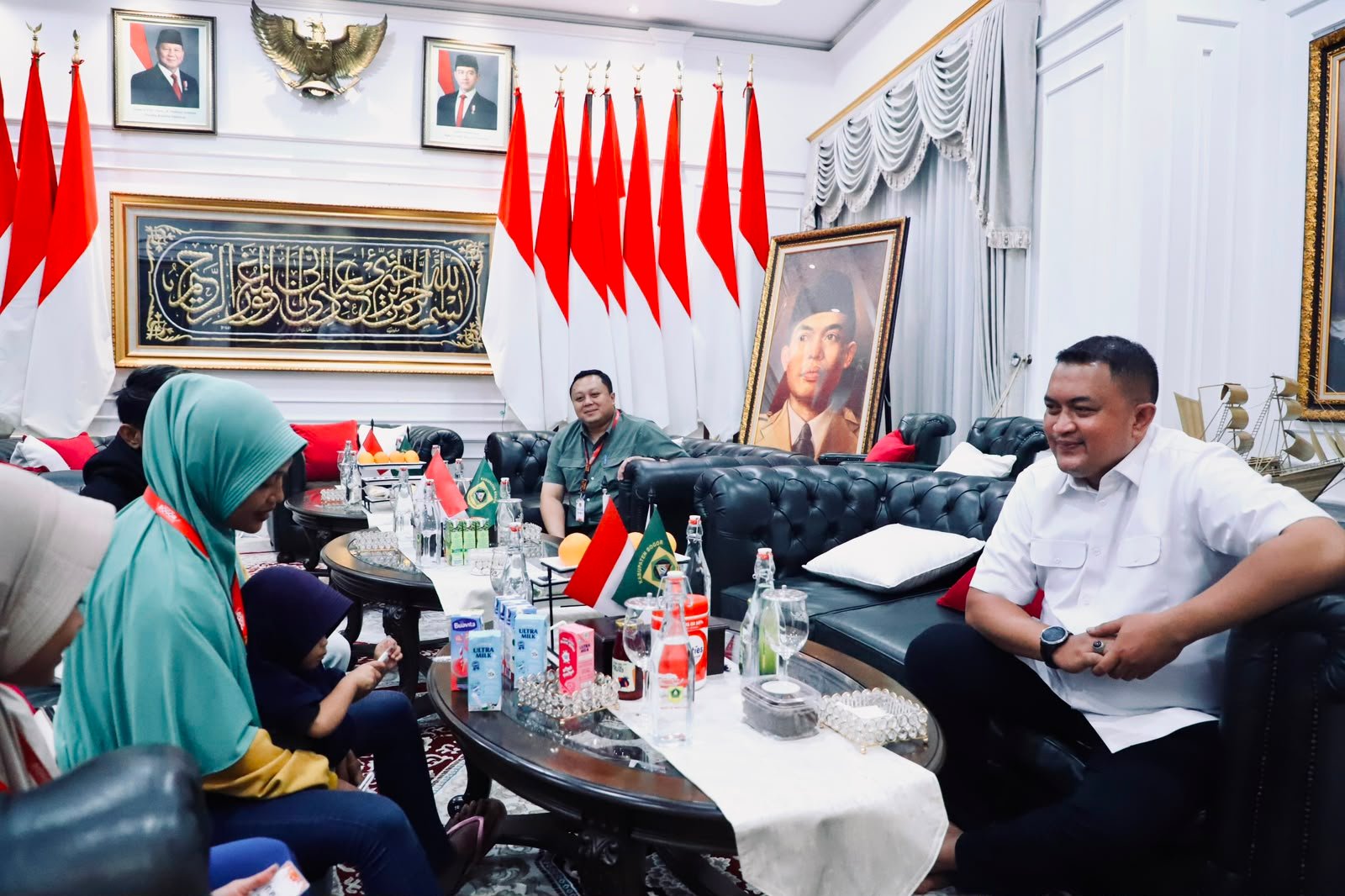 Bupati Bogor Rudy Susmanto Bantu Novi, Pengamen Cilik Viral dari Bojonggede