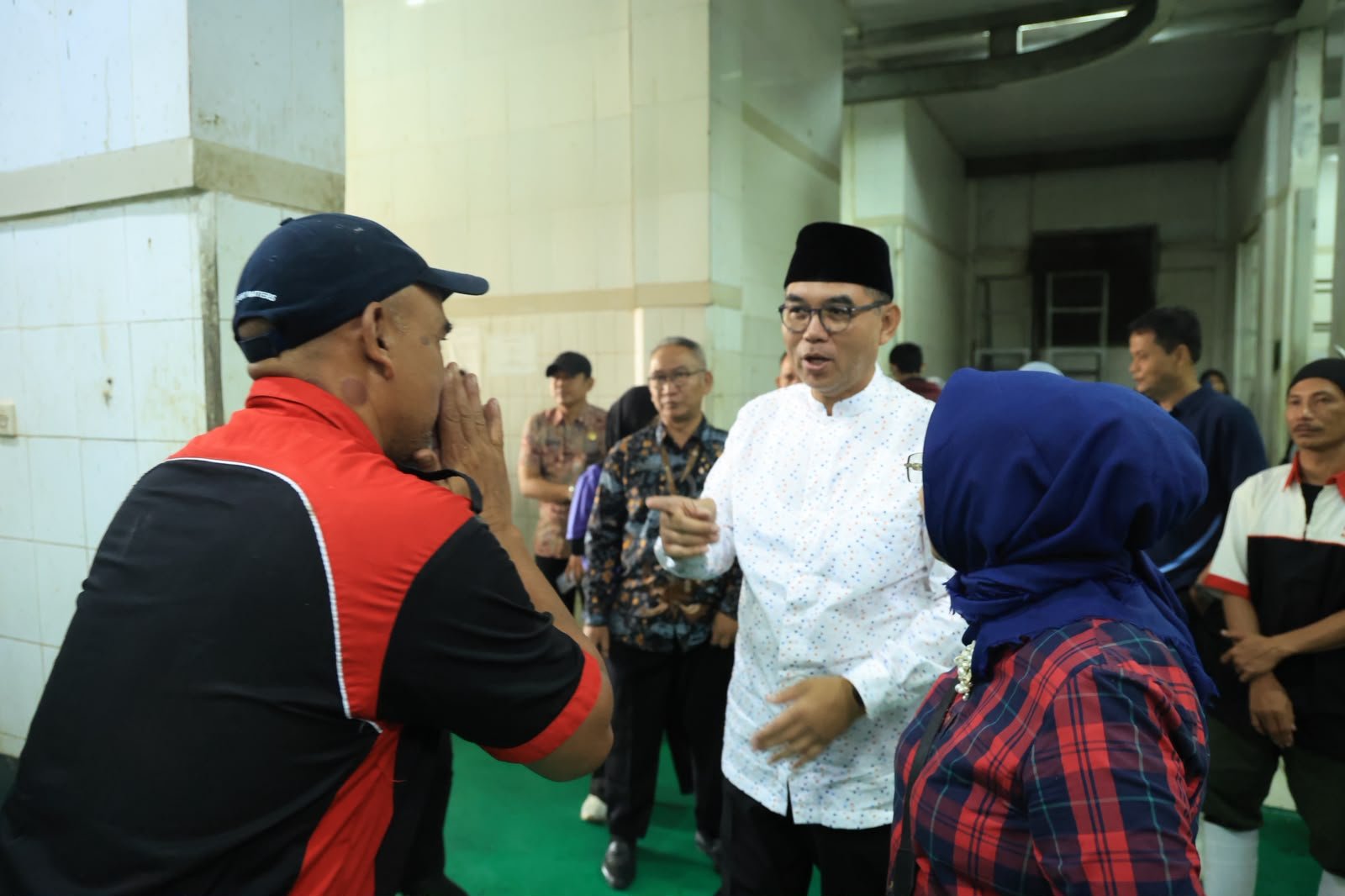 Sekda Bogor Tinjau Pemotongan Hewan Kurban di RPH Cibinong