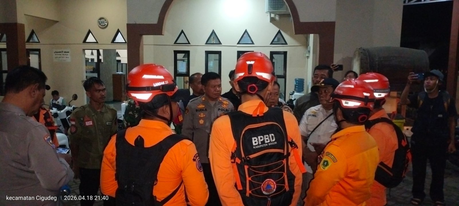 Bupati Bogor Gerak Cepat Tangani Banjir Cigudeg, Evakuasi Warga dan Salurkan Bantuan