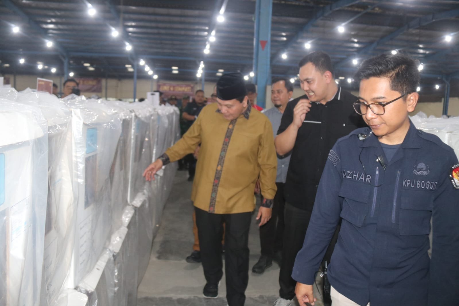 Pj Bupati Bogor Pantau Persiapan Logistik Pilkada 2024: Pastikan Proses Sortir dan Lipat Berjalan Sempurna