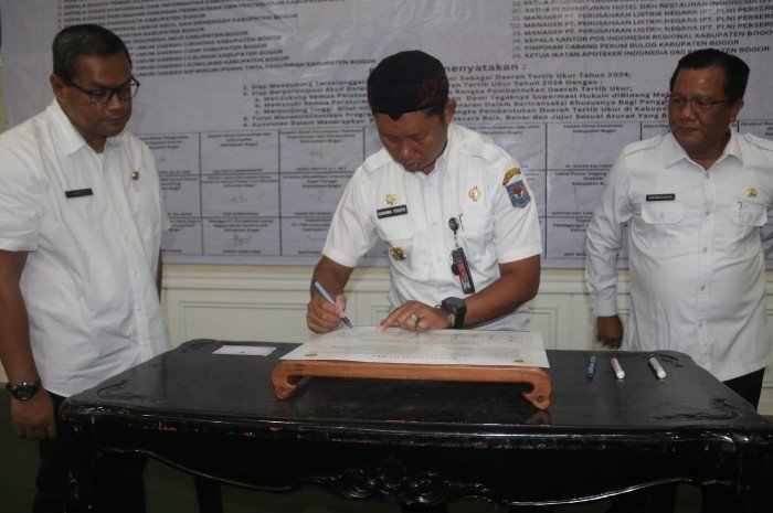 Pj Bupati Bogor Tandatangani Komitmen Kerja untuk Daerah Tertib Ukur