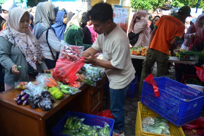 Gerakan Pangan Murah Pemkab Bogor Disambut Antusias Warga