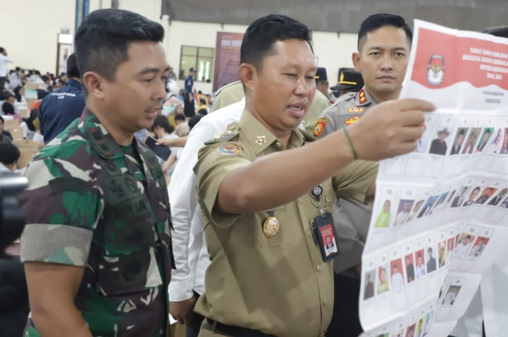 Tinjau Gudang Logistik KPU, Pj Bupati Bogor Pastikan Distribusi Surat Suara Berjalan Lancar