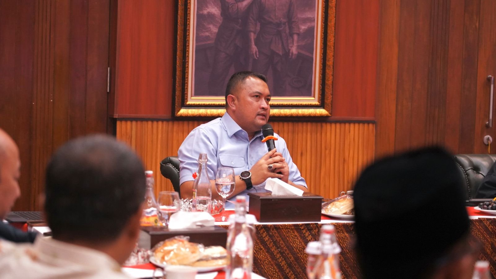 Rudy Susmanto saat menerima perwakilan kepala desa se-Bogor Barat